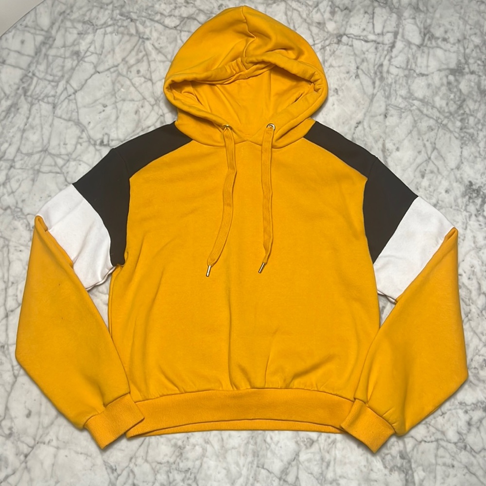 H&M Divided | Retro Cropped Sweatshirt Sz XS